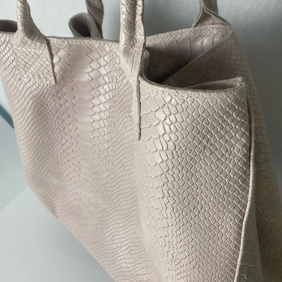 Faux Snakeskin Leather Adjustable Tote - Picture 6 of 13